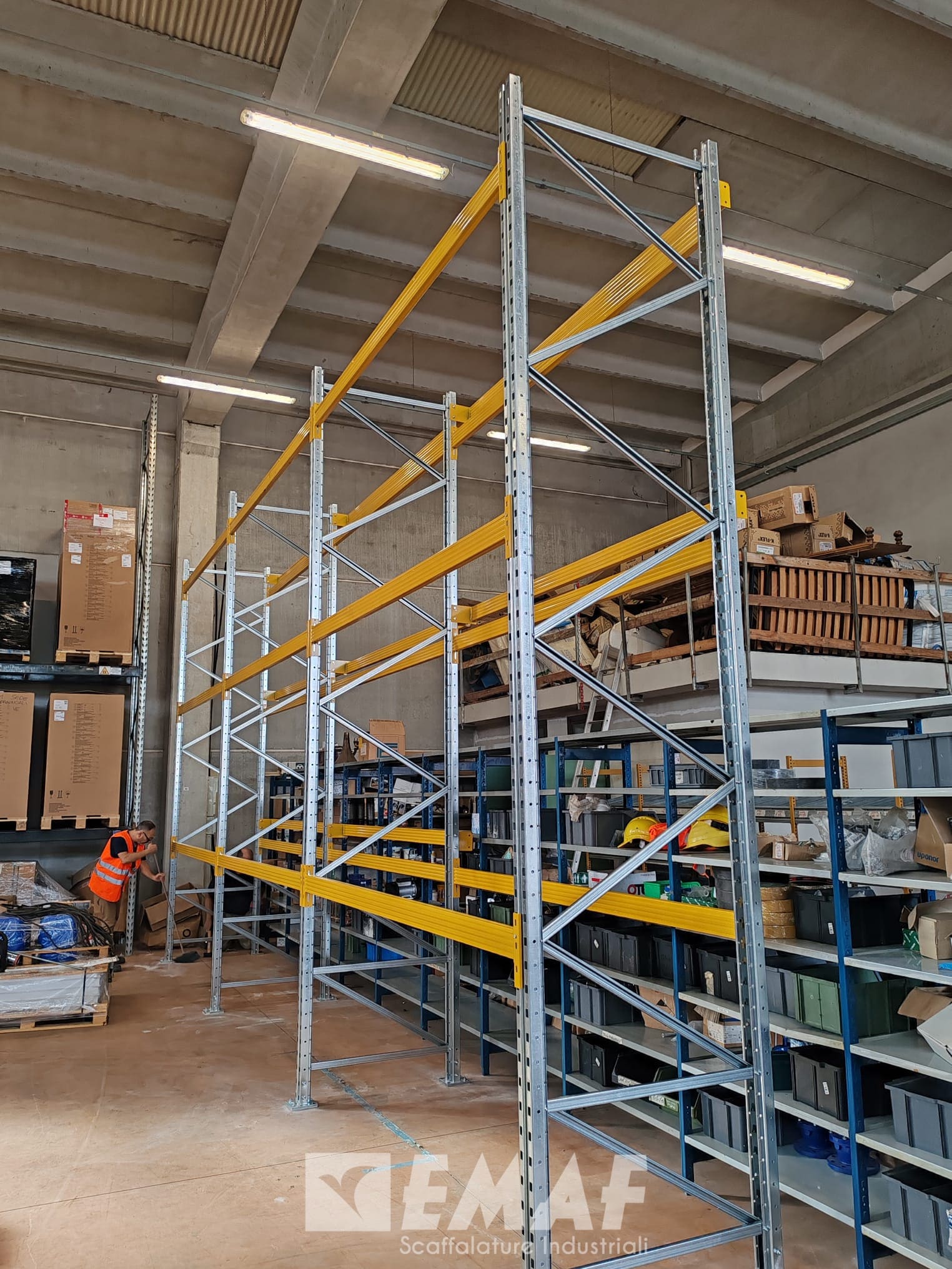 Featured image for “Emaf completa l’installazione di portapallet EM100 Giotto per ottimizzare lo stoccaggio di TSB Srl”